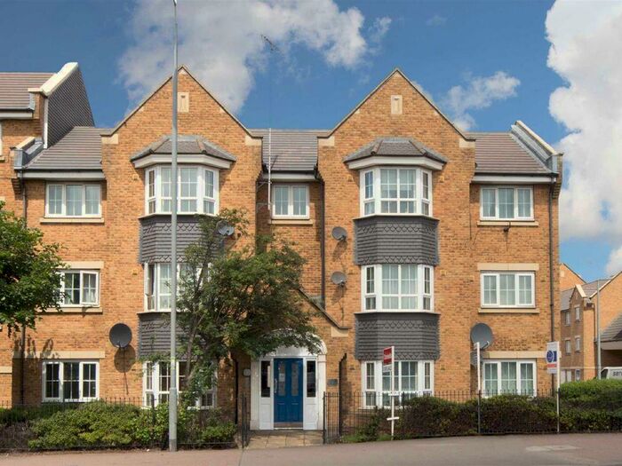 2 Bedroom Flat To Rent In Russett Way, Dunstable, LU5