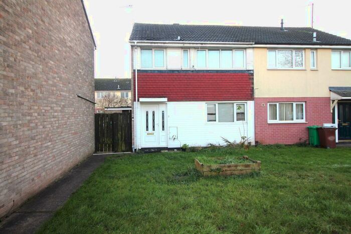 2 Bedroom End Of Terrace House To Rent In Pitcairn Close, Nottingham, NG2
