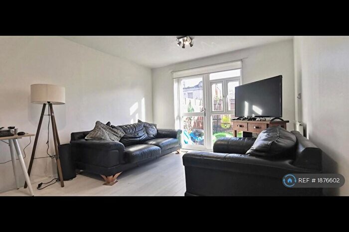 2 Bedroom Flat To Rent In Hughes Walk, Croydon, CR0