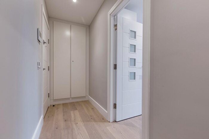 1 Bedroom Flat To Rent In Flat Sidcup House - Station Road, DA15