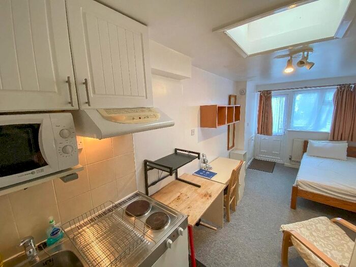 Studio To Rent In Helenslea Avenue, Golders Green, London NW11