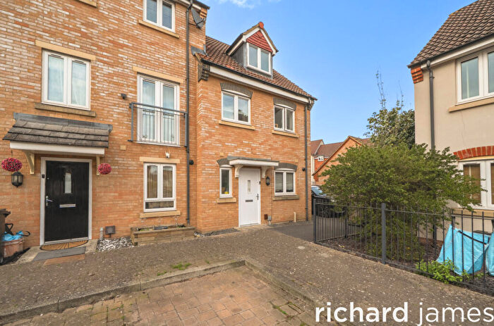 4 Bedroom End Of Terrace House For Sale In Piernik Close, Haydon End, Swindon, SN25