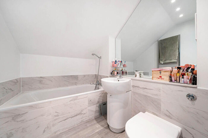 2 Bedroom Flat For Sale In Halfway Street, Sidcup, DA15