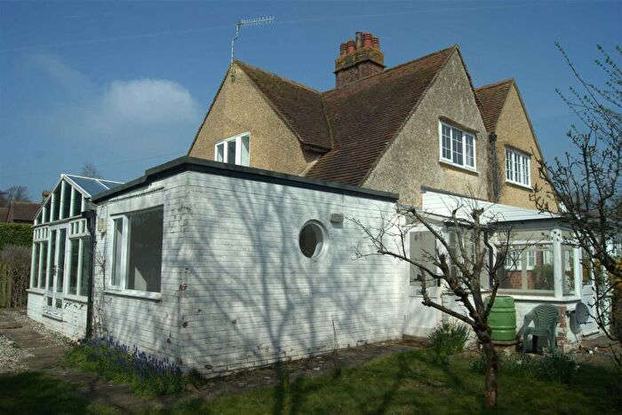 3 Bedroom Semi-Detached House To Rent In St Johns Close, Marlborough, SN8