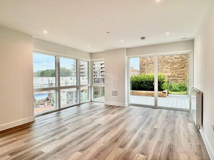 3 Bedroom Flat To Rent In Townsend Road, Kidbrooke, SE3