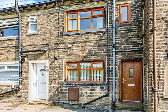 2 Bedroom Terraced House For Sale In Hays Lane, Halifax, HX2
