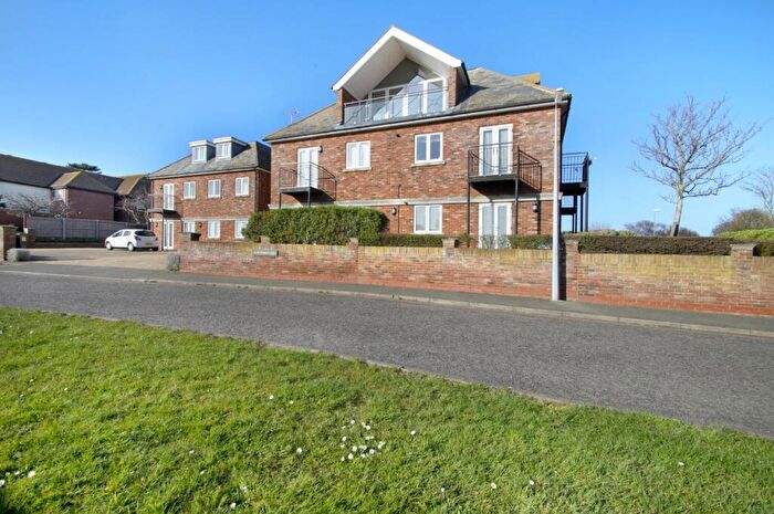 2 Bedroom Flat For Sale In Naze Park Road, Walton On The Naze, CO14