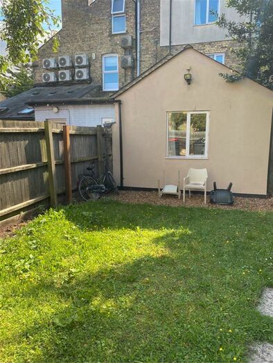 3 Bedroom Flat To Rent In Flat, Mill Road, Cambridge, CB1