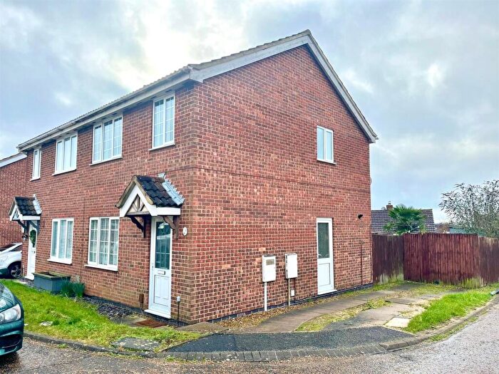 3 Bedroom Semi Detached House For Sale In East Rising, Northampton, NN4