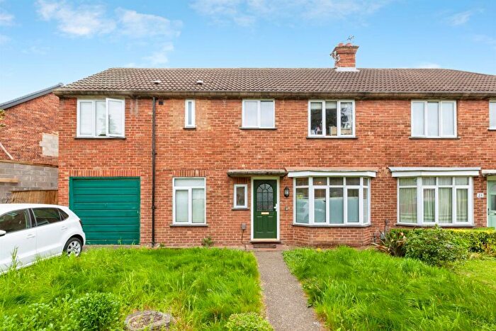 5 Bedroom Semi-Detached House For Sale In Raymond Road, Slough, SL3