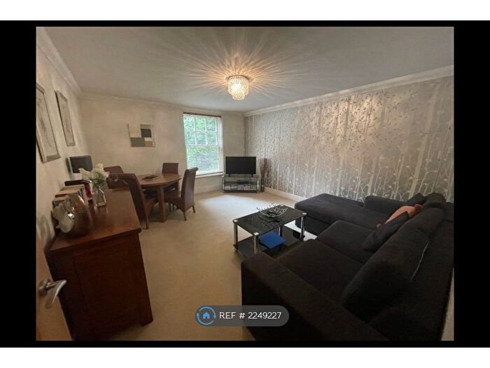 1 Bedroom Flat To Rent In Elms Courts, Canterbury, CT1