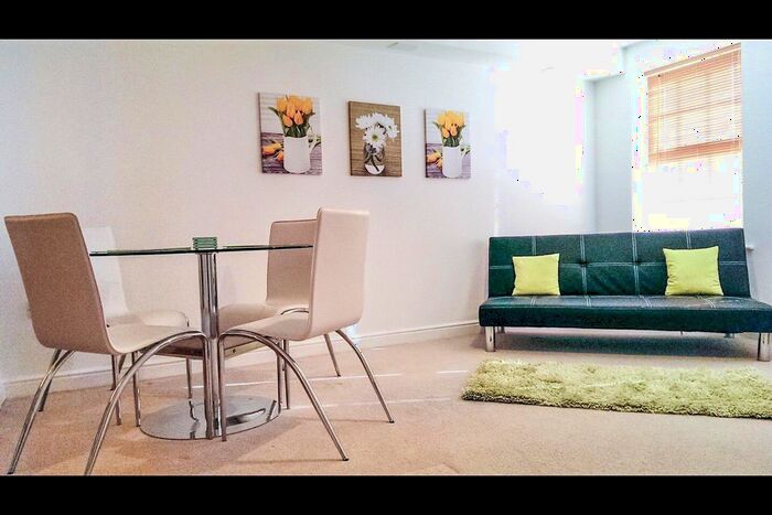 2 Bedroom Flat To Rent In Florey Gardens, Aylesbury, HP20