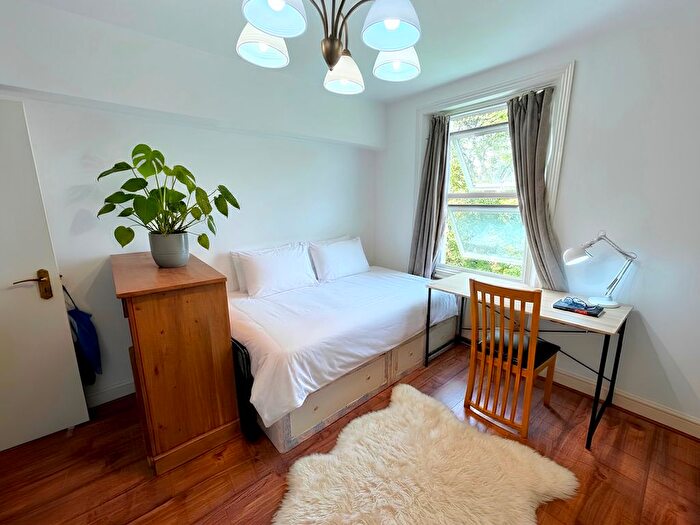 Studio To Rent In Nevern Place, London, SW5