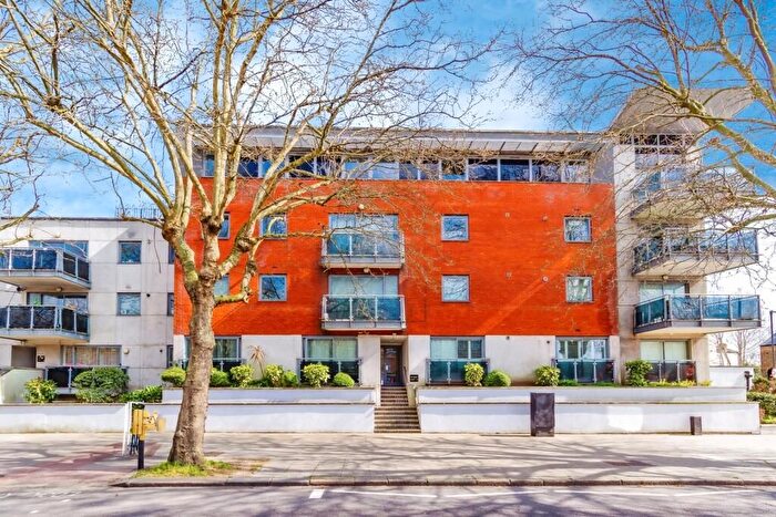 2 Bedroom Flat For Sale In Streatham High Road, London, SW16