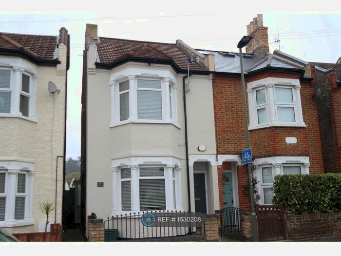 4 Bedroom Semi-Detached House To Rent In Ridley Road, Bromley, BR2