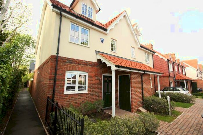 4 Bedroom Semi-Detached House To Rent In Slade Road, Ottershaw, KT16