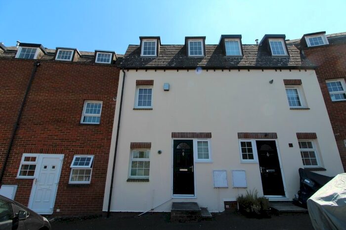 2 Bedroom Maisonette To Rent In Pollys Yard, Newport Pagnell, MK16