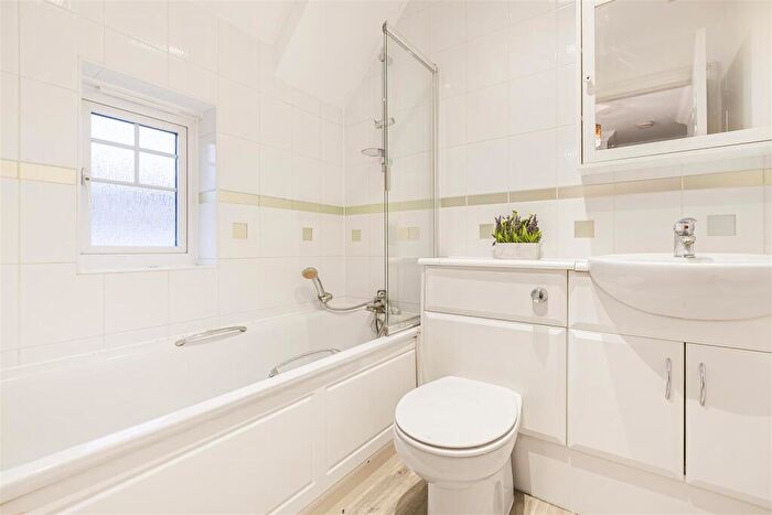 3 Bedroom End Of Terrace House For Sale In Farrier Place, Sutton, SM1