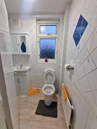 4 Bedroom Terraced House To Rent In Becontree Avenue, Dagenham, RM8