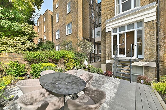 2 Bedroom Flat For Sale In Earl's Court Square, Earl's Court, London, SW5