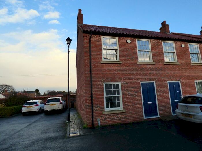 2 Bedroom End Of Terrace House To Rent In Kings Mews, Louth, LN11