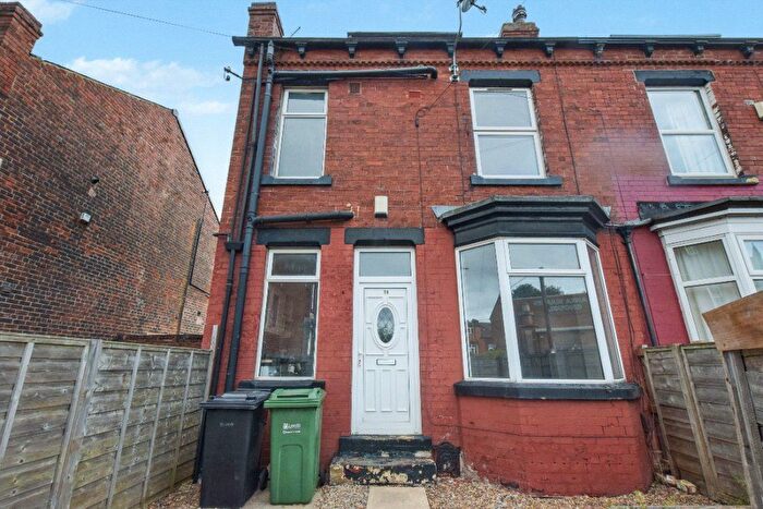 2 Bedroom Town House For Sale In Brooklyn Terrace, Leeds, West Yorkshire, LS12