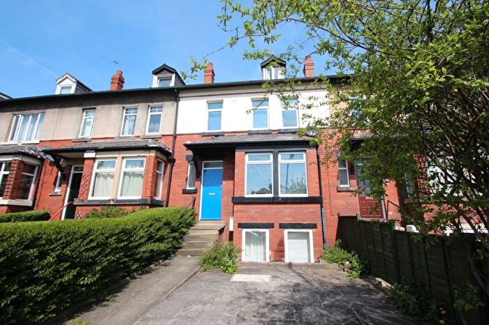 8 Bedroom Terraced House To Rent In Kirkstall Lane, Headingley, Leeds, LS6