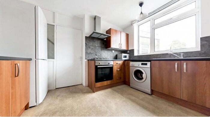 3 Bedroom Property To Rent In Canterbury Crescent, London, SW9