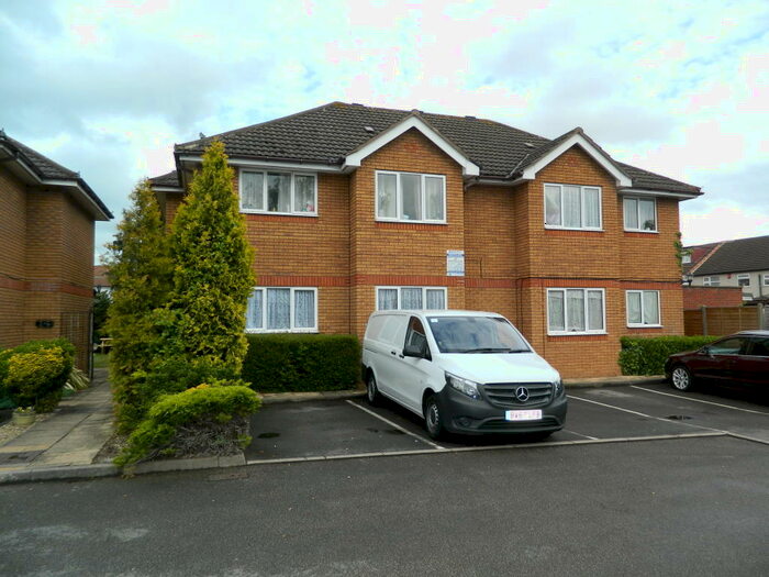 2 Bedroom Ground Flat To Rent In Grace Court, Farnham Road, Slough, Berkshire, SL1