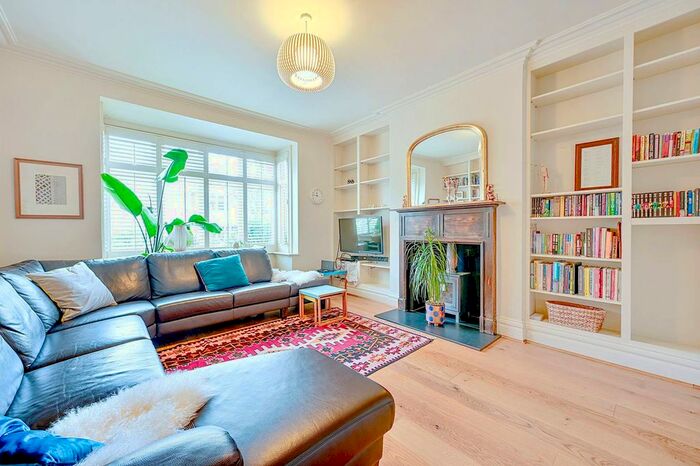 5 Bedroom Semi-Detached House To Rent In Manor Court Road, Hanwell, London, W7