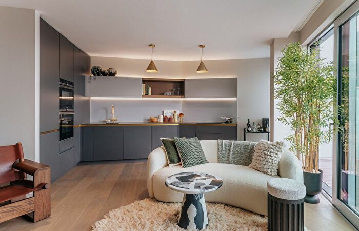 3 Bedroom Flat For Sale In Peninsula Riverfront, Cutter Lane, Greenwich Peninsula, SE10