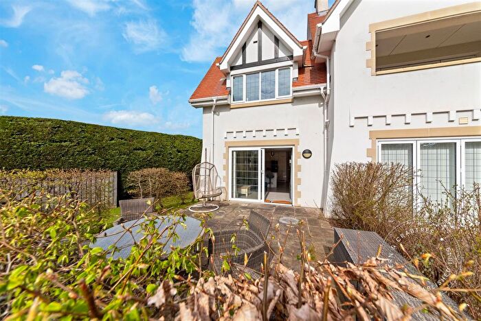 2 Bedroom Flat For Sale In The Retreat, The Chantry, Llandaff, Cardiff, CF5