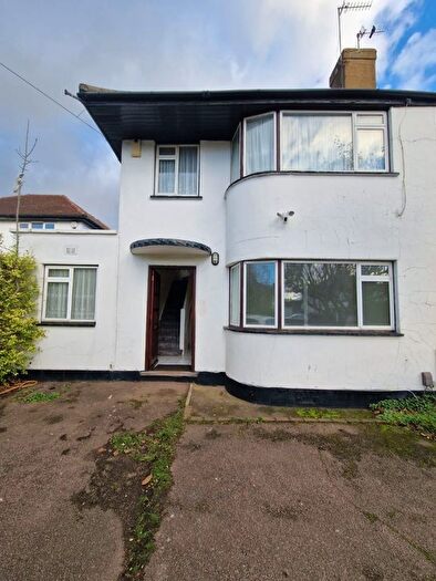 4 Bedroom Semi-detached House To Rent In Willow Road, Enfield, EN1