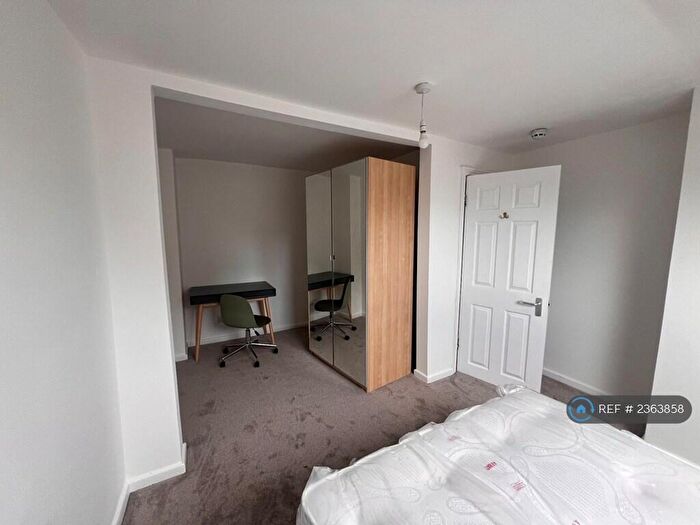 5 Bedroom Flat To Rent In Victoria Terrace, Leeds, LS3