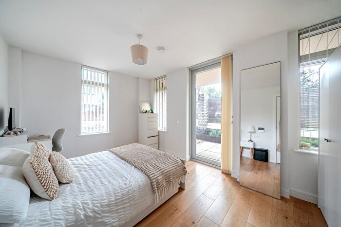 3 Bedroom Flat To Rent In Commonside East, Mitcham, CR4