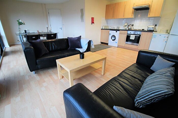 3 Bedroom Flat To Rent In Clarendon Road, Leeds, LS2