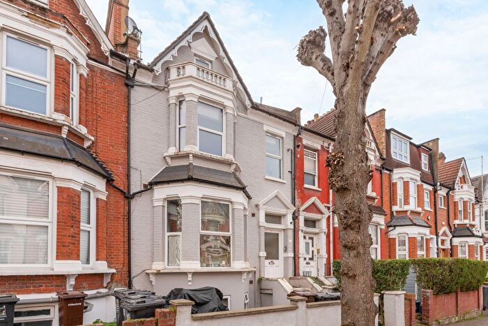 2 Bedroom Flat For Sale In Linthorpe Road, London, N16