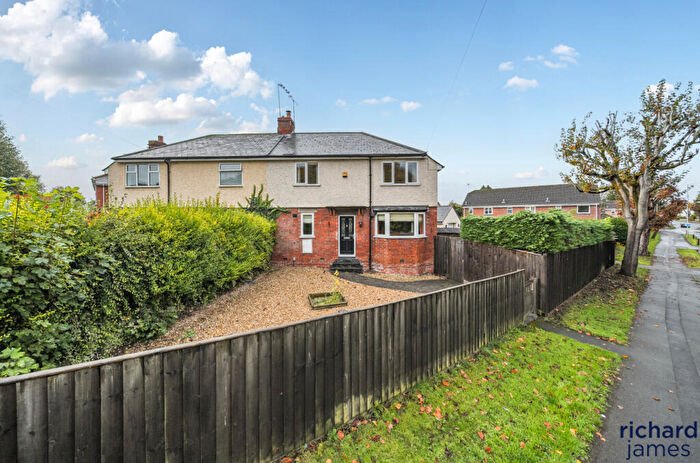 4 Bedroom Semi Detached House For Sale In Whitworth Road, Swindon, SN25