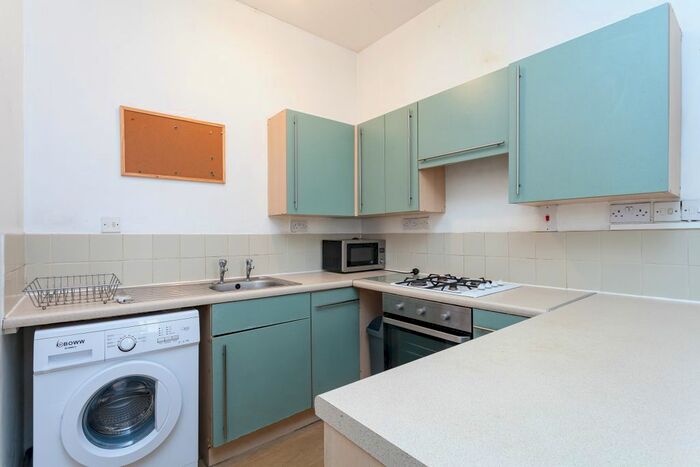 3 Bedroom Flat To Rent In Camden Road, London, NW1
