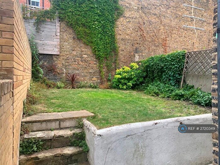 3 Bedroom Flat To Rent In Ilminster Gardens, London, SW11