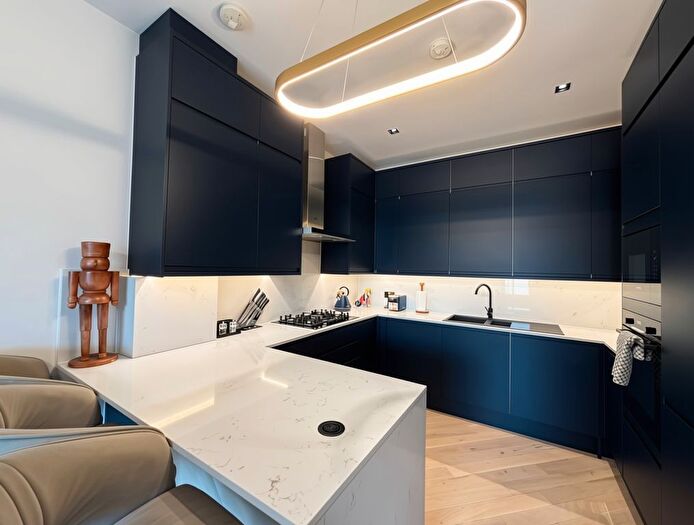 1 Bedroom Flat For Sale In High Road, London, N20