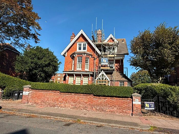 2 Bedroom Flat To Rent In Silverdale Road, Eastbourne, East Sussex, BN20