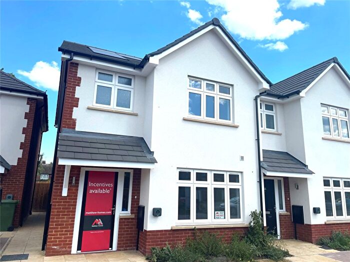 3 Bedroom Semi-detached House For Sale In Vincam Close, Whitton, Twickenham, TW2