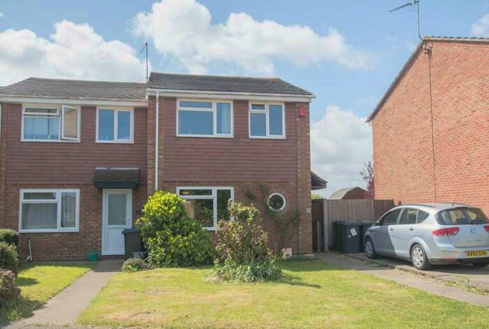 3 Bedroom End Of Terrace House To Rent In Wrentham Avenue, Greenhill, CT6