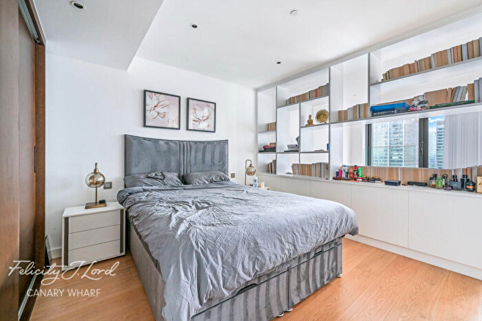 Studio For Sale In Landmark Pinnacle, Marsh Wall, London, E14