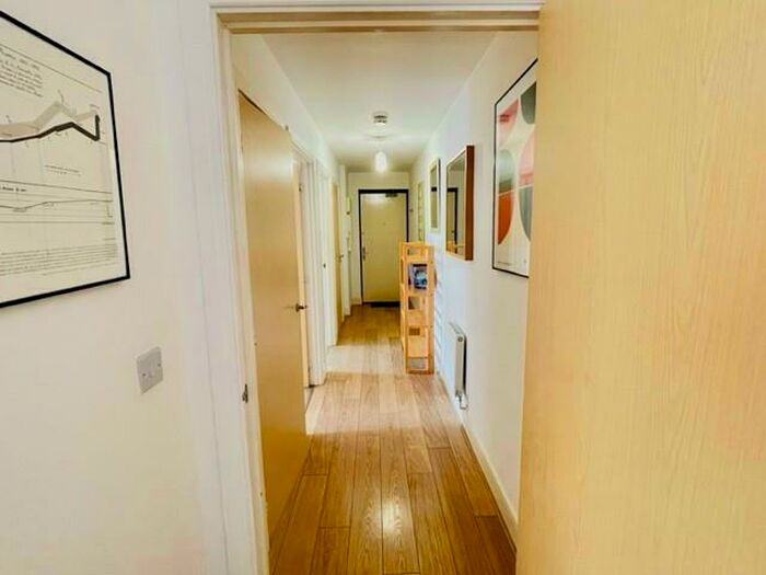 2 Bedroom Apartment To Rent In Windsor, Berkshire, SL4