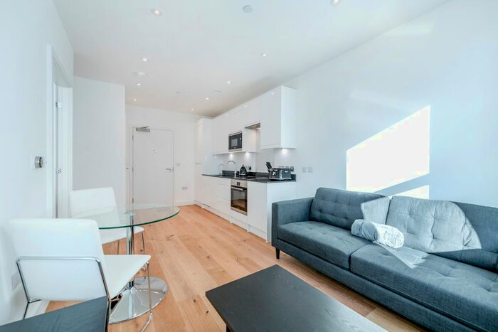 1 Bedroom Flat To Rent In Chertsey, London KT16