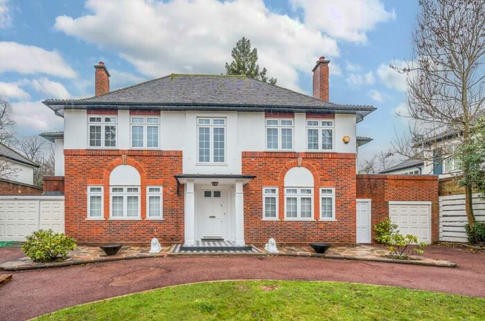 5 Bedroom Detached House To Rent In Manor Way Beckenham, BR3