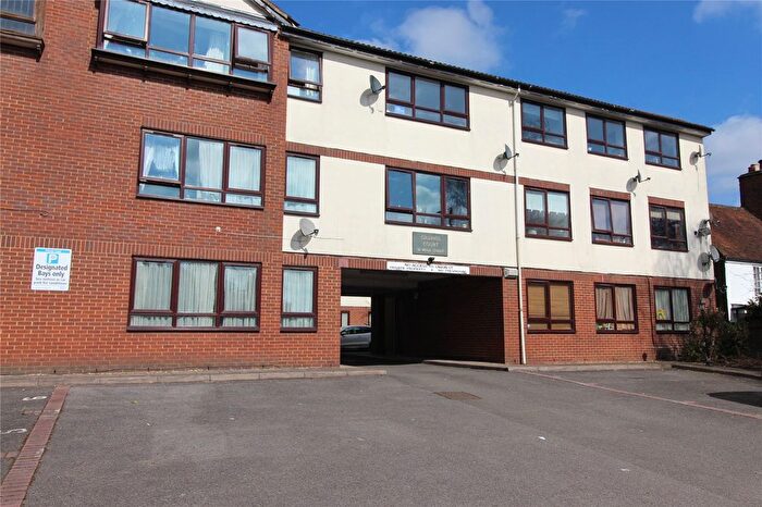 2 Bedroom Flat To Rent In Gillings Court, Wood Street, High Barnet, Herts, EN5