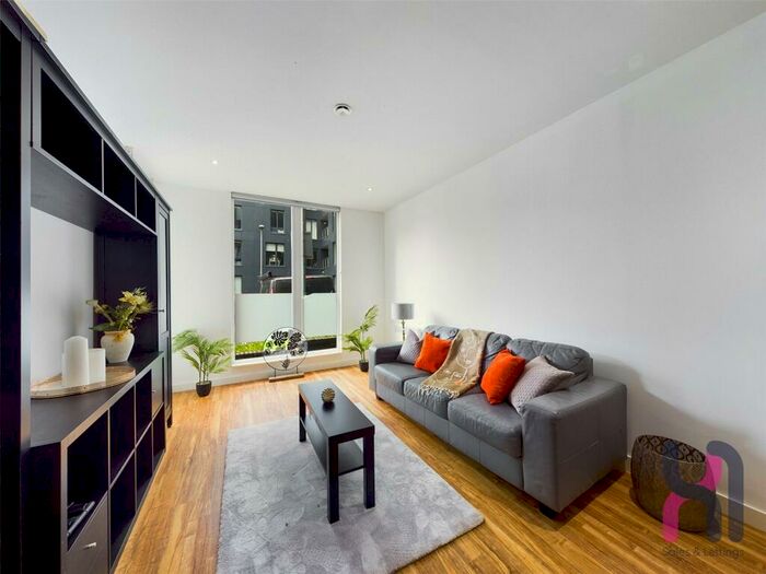 2 Bedroom Flat To Rent In The Exchange, Elmira Way, Salford Quays, Greater Manchester, M5